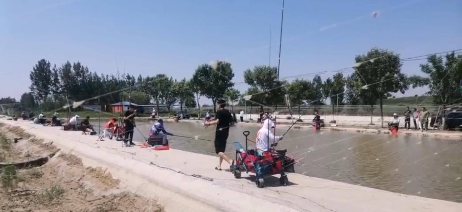 乐陵市人大常委、原乐陵市旅游局局长李新平莅临天津恒运能源集团旗下农业产业清洋湖考察