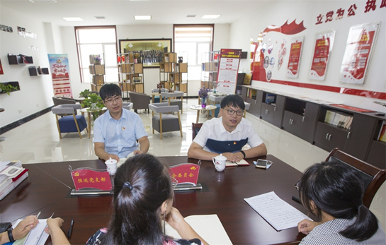 8月20日，天津经济技术开发区两新党委四科科长王云龙一行莅临恒运能源集团调研指导企业党建工作。