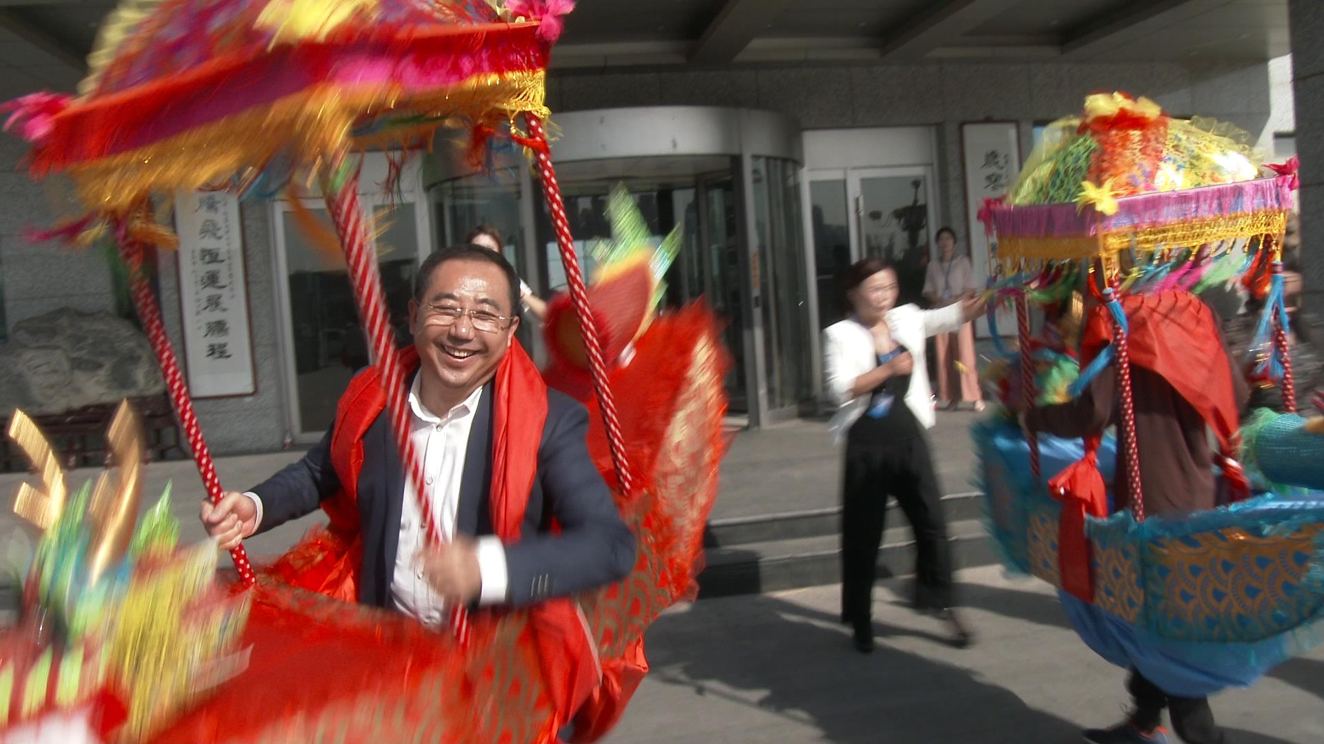 弘扬传统文化 彰显恒运魅力 恒运能源集团欢喜闹秧歌