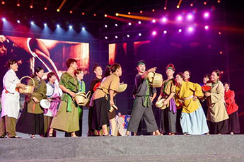 赋予文化内涵 打造活力枣产业 大型历史古装实景剧《始皇东巡》在百枣纲目(集团)金丝小枣博物馆广场惊艳亮相