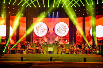 赋予文化内涵 打造活力枣产业 大型历史古装实景剧《始皇东巡》在百枣纲目(集团)金丝小枣博物馆广场惊艳亮相