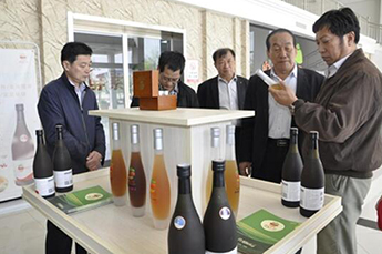 山东省饮料行业协会理事长苏理一行人到山东百枣纲目(集团)参观考察