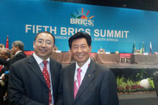 李长云主席出席南非金砖国家会议上接受香港卫视采访