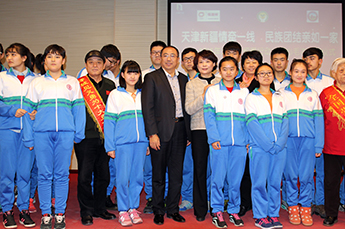 恒运能源集团董事局主席李长云参加2015天津“恒爱行动” 爱心毛衣发放仪式